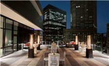 ViatgerumES's tweet photo. El ático donde vive Batman en El caballero oscuro es la suite del piso39 del Wyndham Grand,de Chicago #hotelesdecine http://t.co/UVgkeHnAVi