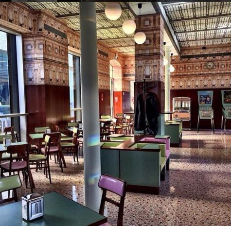 graziacasait's tweet photo. Il Bar Luce di #WesAnderson della nuova @FondazionePrada  di Milano http://t.co/Xz5oxQ1mWK