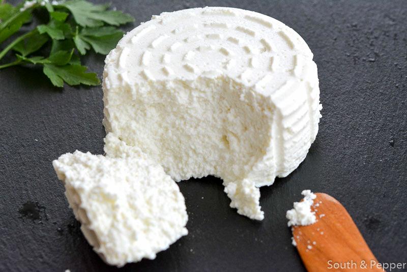 Wil je graag zelf makkelijk kaas maken? Ik heb de Cheese Maker van Lékué getest!
bit.ly/1ABEtxC #homemade