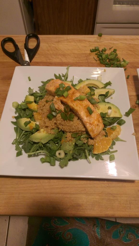 ShannonSniffin's tweet photo. Oven roasted salmon with avocado, tangelo, and quinoa salad #HelloFreshPics http://t.co/v7RnxMJa80