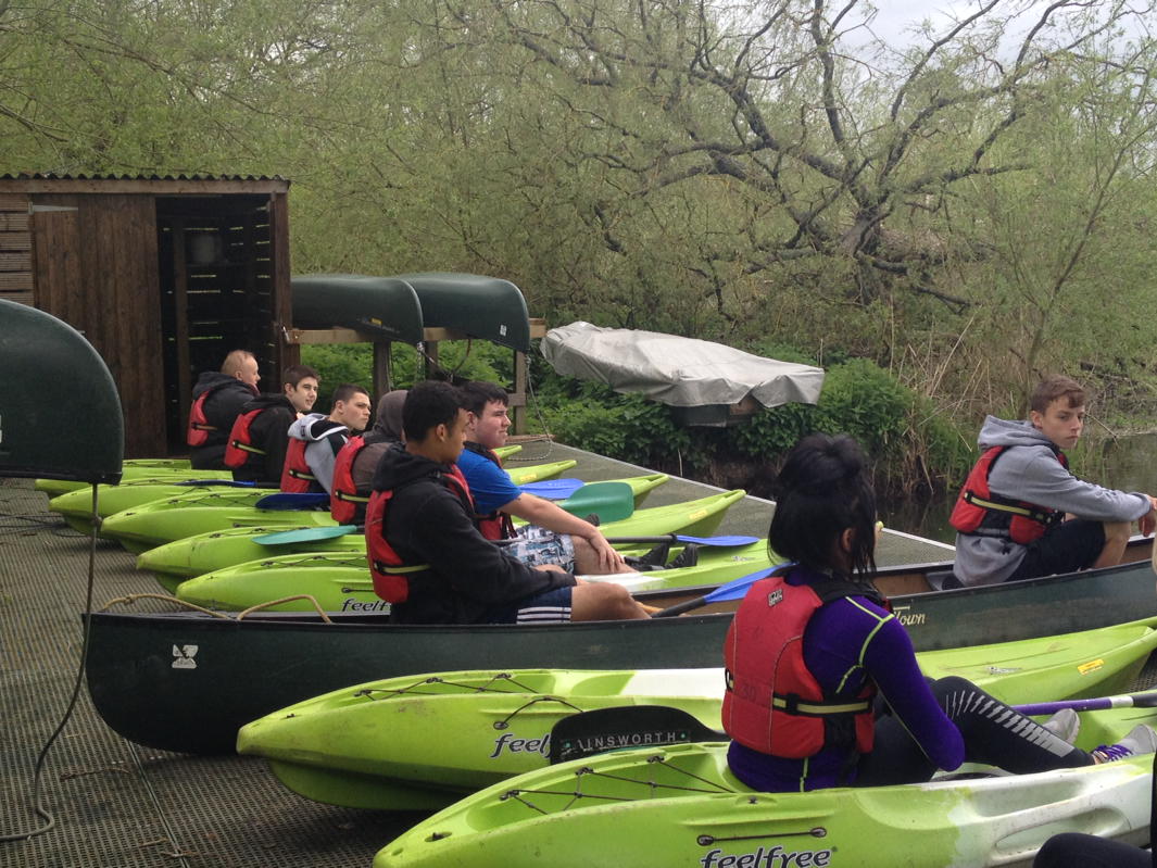 LowestoftSport's tweet photo. Carnage on the kayaks #ThorpeWoodlands #RoadTrip http://t.co/BTIbHFviZq
