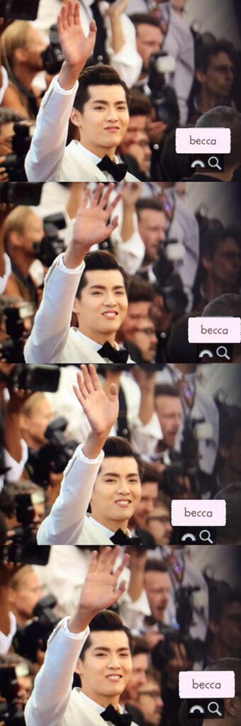WYFKRISMAMA's tweet photo. Preview 150504 #KrisWu in #MetGala #MetBall2015 NYC #KrisWuMetBall2015 ©becca 2/2 รอยยิ้มสดใสของหมูน้อย😊 http://t.co/x0s2rFUlTN