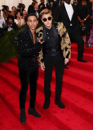 telva's tweet photo. Ranking de momentazos: todo lo que debes saber sobre lo que ocurrió ayer en la #METgala http://t.co/kcnuPsmasn http://t.co/qu1Y2rtwNq
