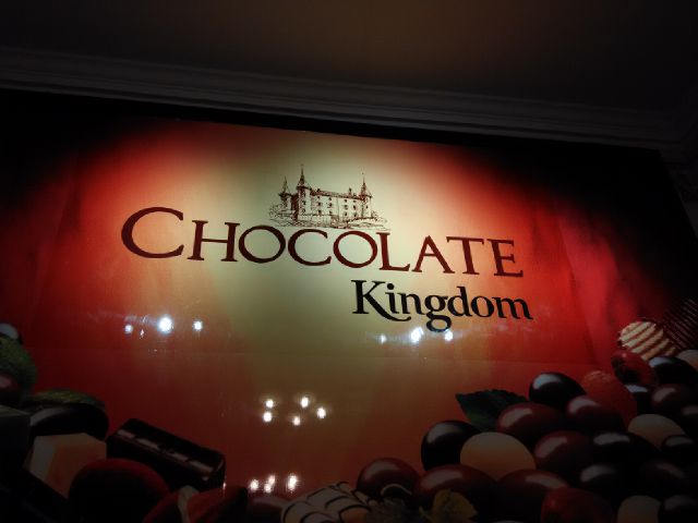 Siapa yang udah nitip oleh-oleh sama temen yang lgi KKL malaysia-singapur.... Waaah ditunggu nih oleh-oleh coklat nya