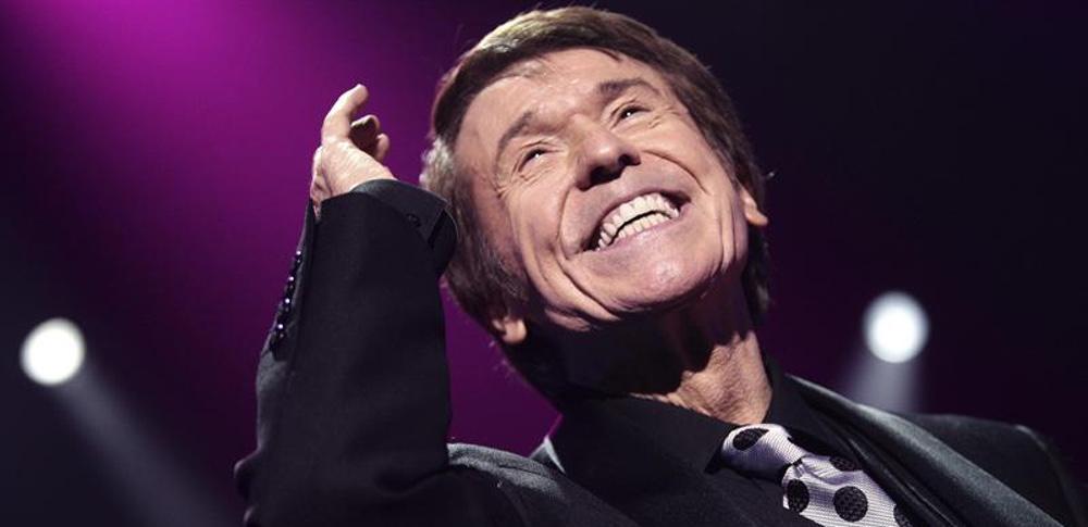 ecartelera's tweet photo. Hoy cumple 72 años @RAPHAELartista, que vuelve al cine con #MiGranNoche: http://t.co/c3lrJvzDFj @migrannochefilm http://t.co/drHOwHJY6O