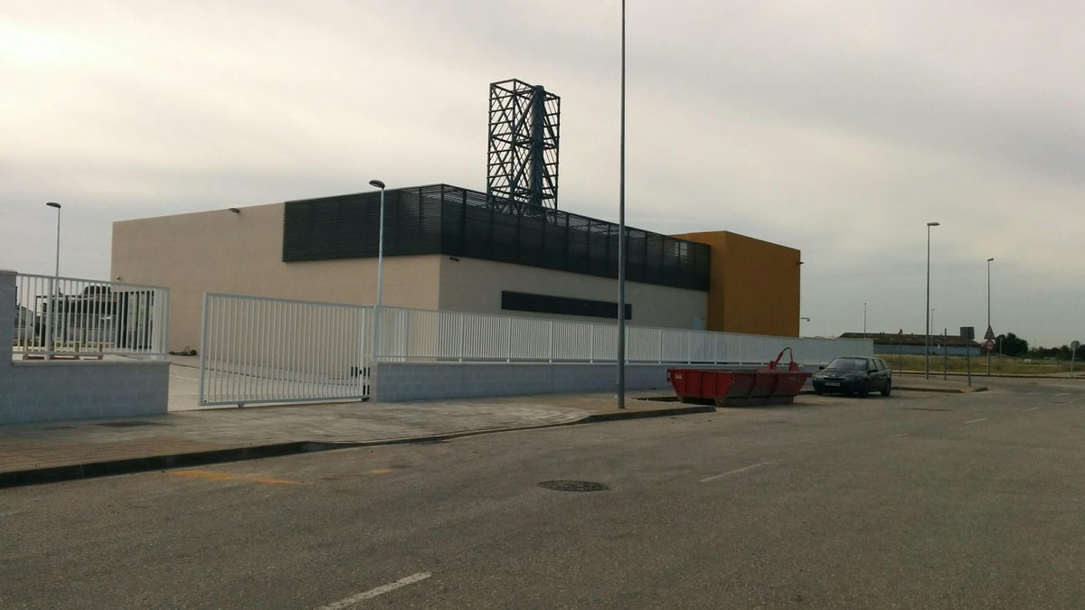 GECOLoficial's tweet photo. Os enseñamos esta obra del Tanatorio de San José de la Rinconada/Sevilla realizada con #GECOL Revoco acabado Raspado http://t.co/yWkBgORnCM
