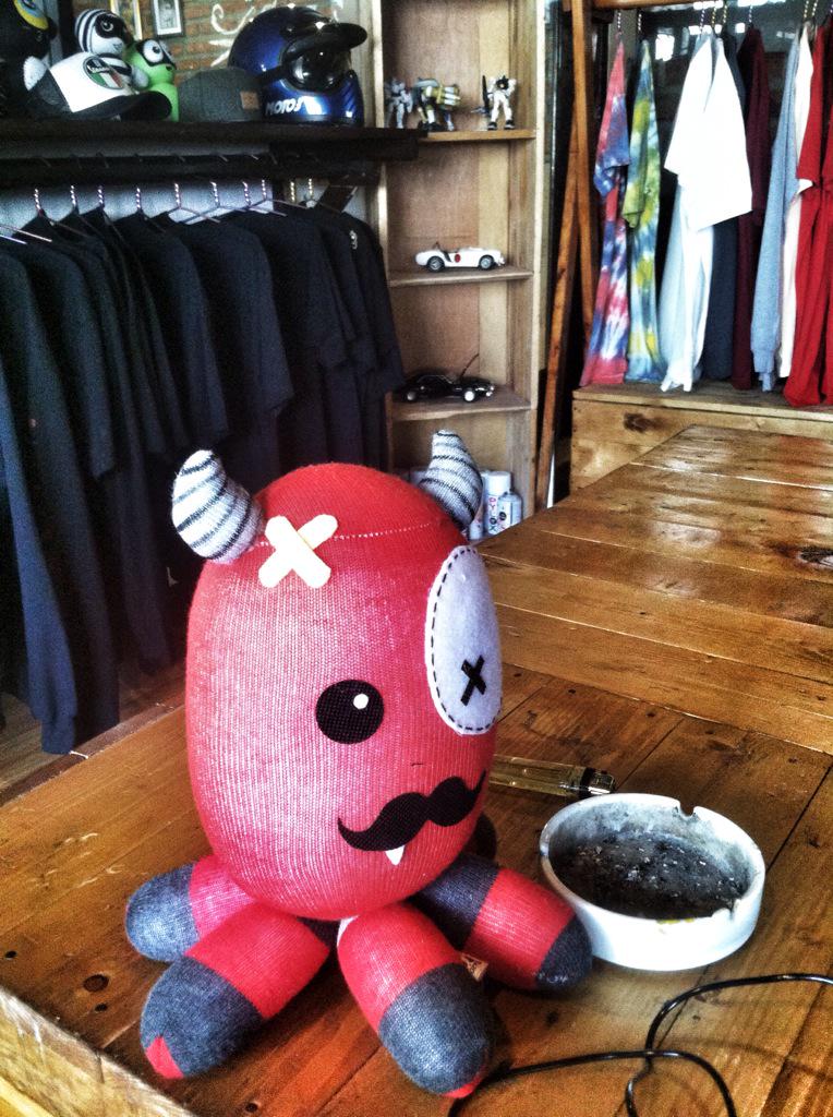 House Of 420 @ 2nd Floor Blackbird cafe Jl. Klampis Jaya 15 surabaya