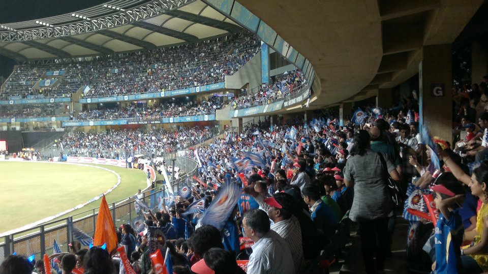 ApprovedAW's tweet photo. @kingfisherworld My City only Bleeds Blue, Mumbai Aala Reeee #MIAlways #UnitedByGoodTimes http://t.co/9uKFlD8UUx