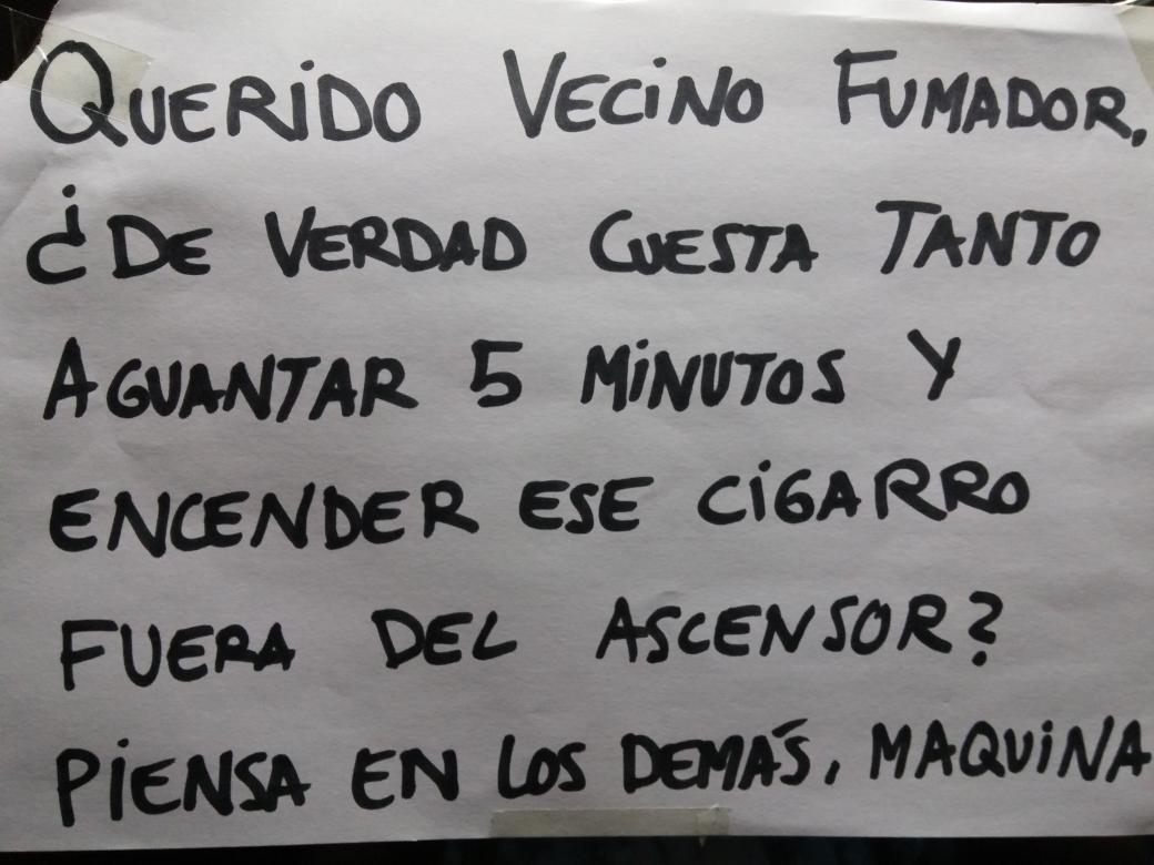 JAJAJAJAJA que cartel mas bueno han puesto en el ascensor de mi edificio