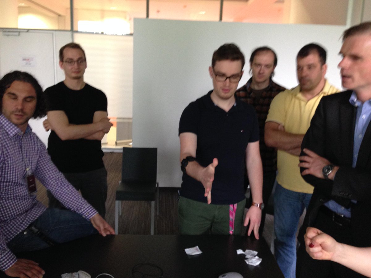 molutions's tweet photo. #dthackbar nun zeigt @JoNastyFrank seine seine Myo Skills in Filiz’ Myo Session (diesmal mit Foto) http://t.co/Yuq9PSB7a4