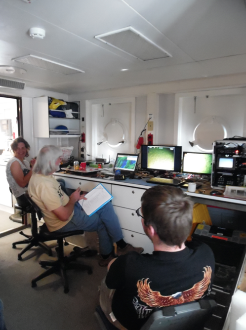 AnneMartence's tweet photo. Afval en rare sporen op diepzeebodem... Nieuwe blog online #dkvn http://t.co/e323Usa8jE http://t.co/UKSPEpi3vT