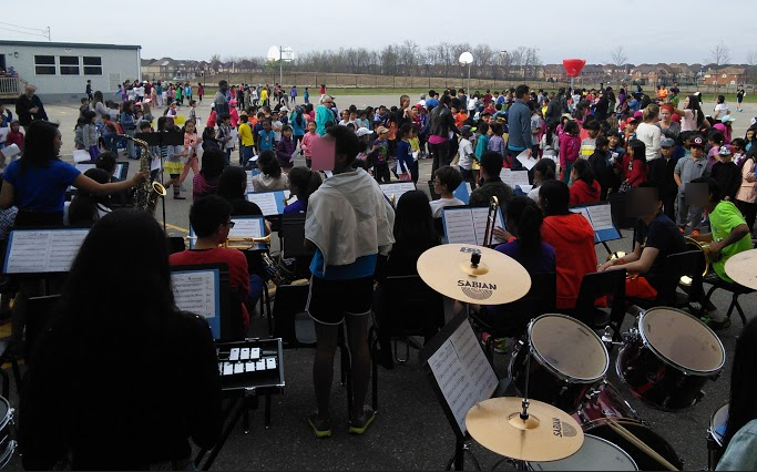 MrMacSCPS's tweet photo. Behind the scenes as the band gets set up for our Music Monday (Tuesday) celebration today. #MMWeAreOne http://t.co/P5Uevn9iRS