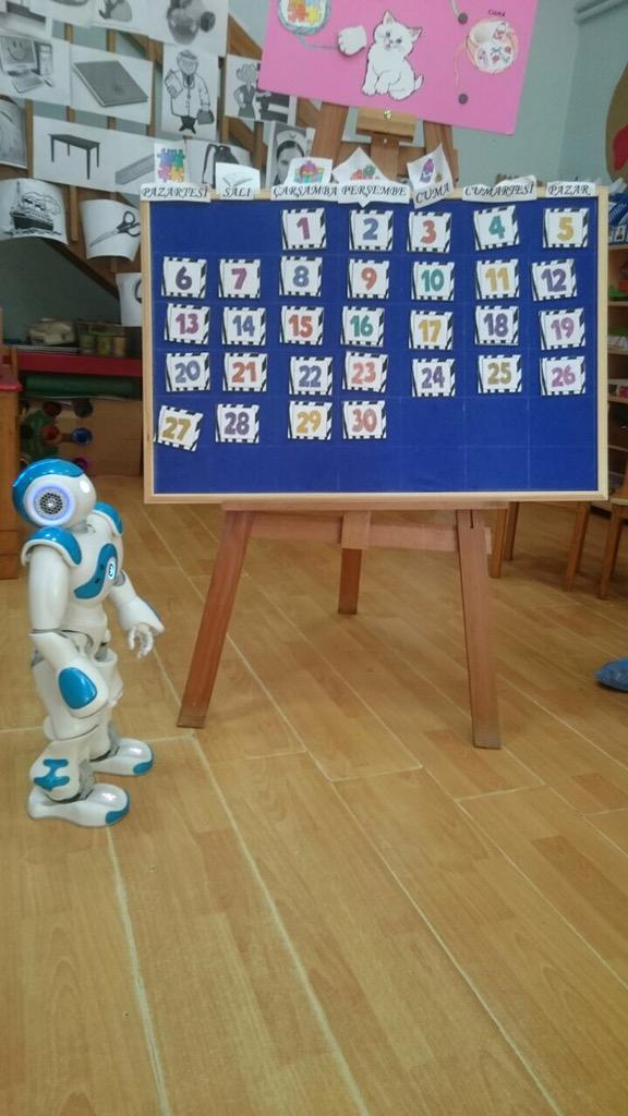 buraksisman's tweet photo. Okul öncesi çocuklara İngilizce eğitimi öncesi minikleri bekliyoruz @RektorMahmutAk @irfanbaskurt @OguzCincioglu http://t.co/VsOA2MYBRQ