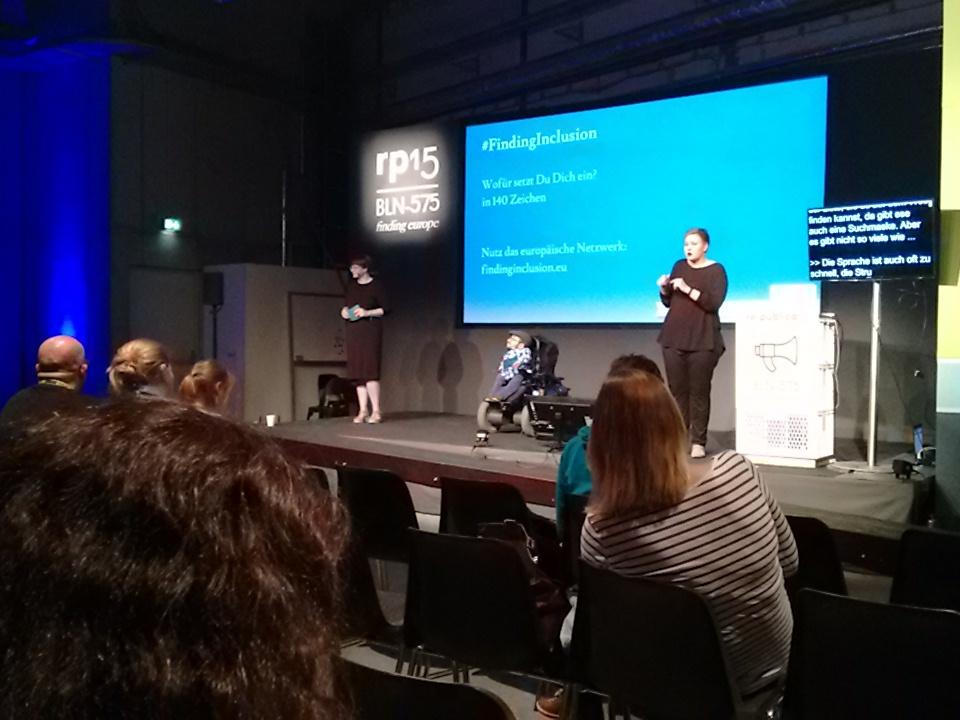 Inspirierender Vortrag zum Thema #Inklusion und deren Aktivisten von <a href="/raulde/">Raul Krauthausen</a> und <a href="/Mareicares/">Mareice Kaiser</a> #rp15