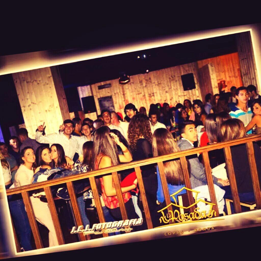 PosadaPub's tweet photo. Calentamos motores para los 101.Km .Fiesta de enfermeria este jueves en discoteca la posada 🍸🍹💉💉📷🎧🎉😍😍👄👄 http://t.co/RKnR6b5pIs