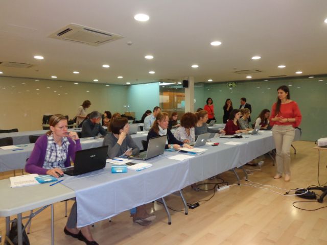 H_CostaDorada's tweet photo. Inici curs d´Especialització en #turismedigital  per Montserrat Peñarroya i Helena Casas  a l´Auditori de Salou (TAS) http://t.co/7Tlq6i1Q5z