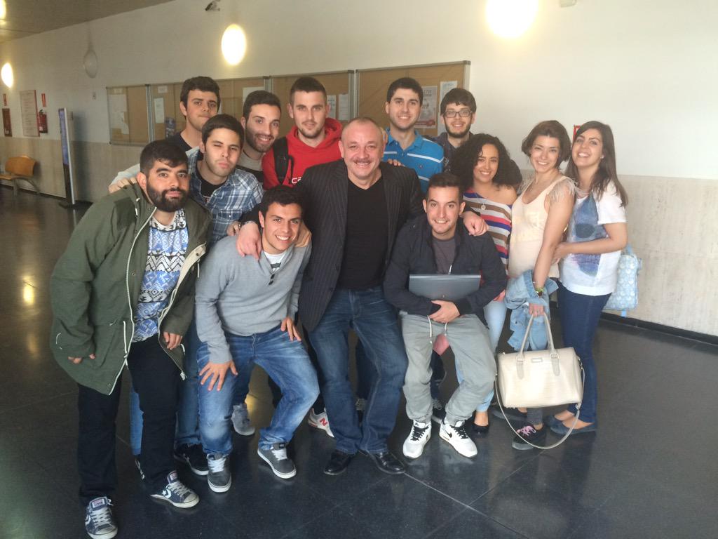 fredhermel's tweet photo. Última clase de periodismo deportivo con mis chicas y chicos de la @urjc... Suerte a todas y todos!!! http://t.co/373k3r09SS