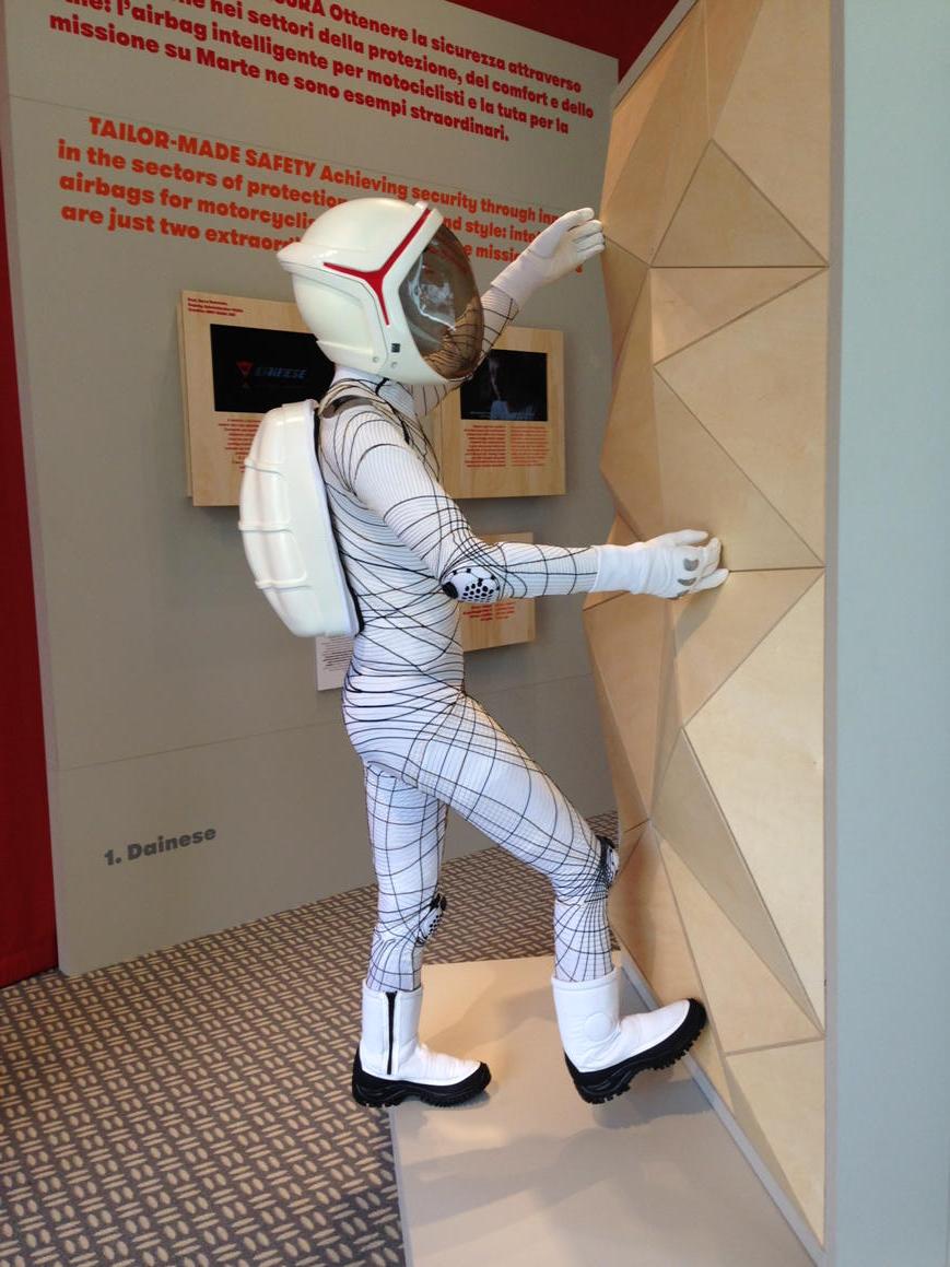 graziacasait's tweet photo. C'è anche la tuta per andare su Marte di @dainese a @la_Biennale: scoprite di più sul numero di giugno! http://t.co/pgi4dGqmEQ