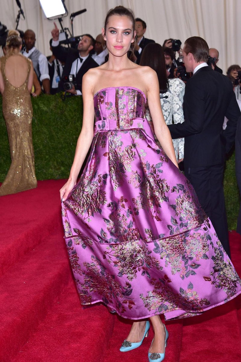 LondonFashionWk's tweet photo. See which stars wore red carpet looks from #LFW designers at the 2015 #MetGala: http://t.co/kaa2ZEZNOA http://t.co/7rujtwztUa