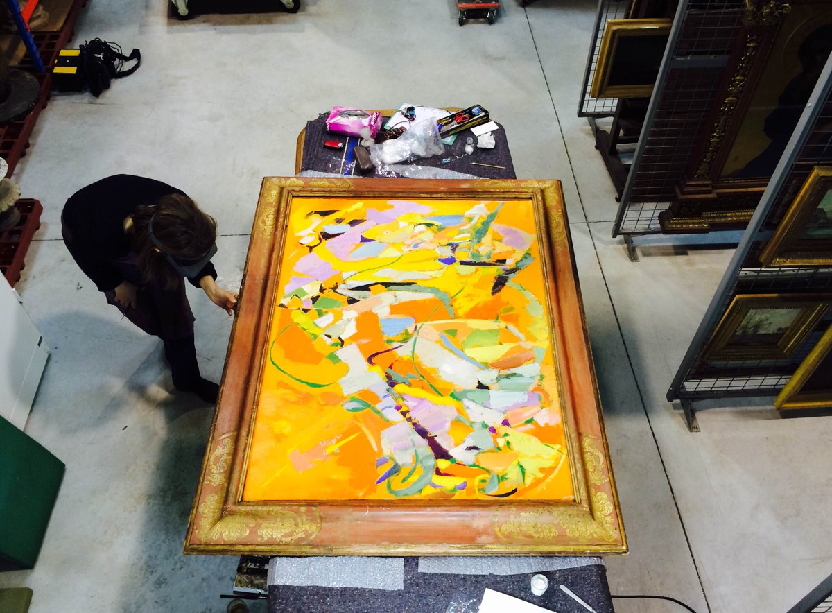 #jourdefermeture L'occasion d'aller dans la réserve du musée pour restaurer les tableaux! #Lanskoy <a href="/IsereCulture/">Culture.Isère</a>