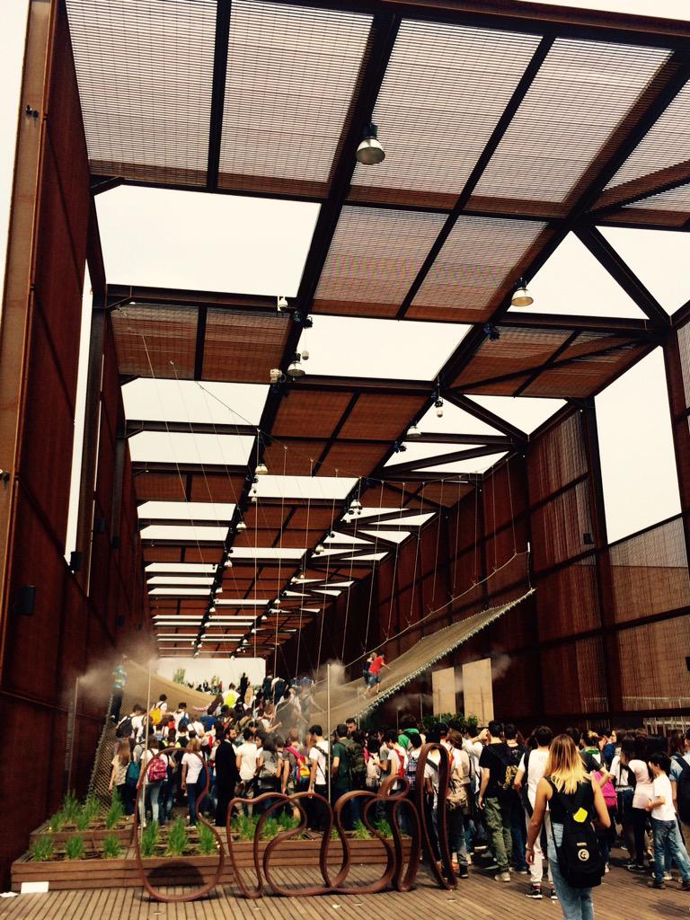 laramaggiore's tweet photo. Great flow today of teenagers  at Brazilian Pavilion @Expo2015turismo #Expo2015 #exposcuola http://t.co/ewEq4C2Shl