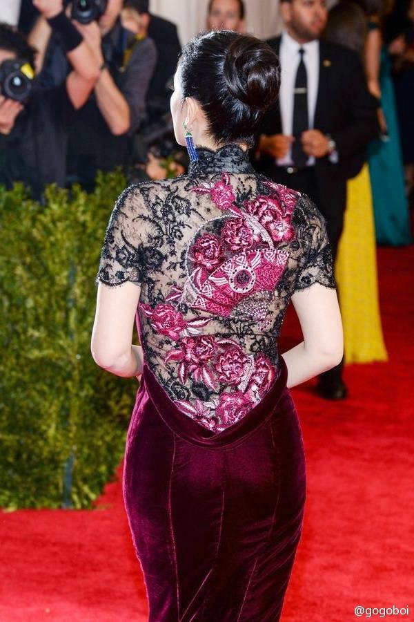 SmileLike_You's tweet photo. This is my favorite.   #MetGala http://t.co/GMMnDUbDma