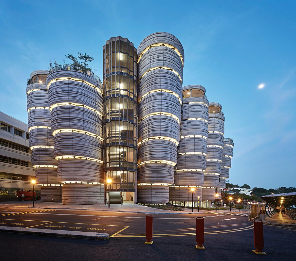 University architecture comes out:from cloisters to tutorial pods worldarchitecture.org/authors-links/… #news