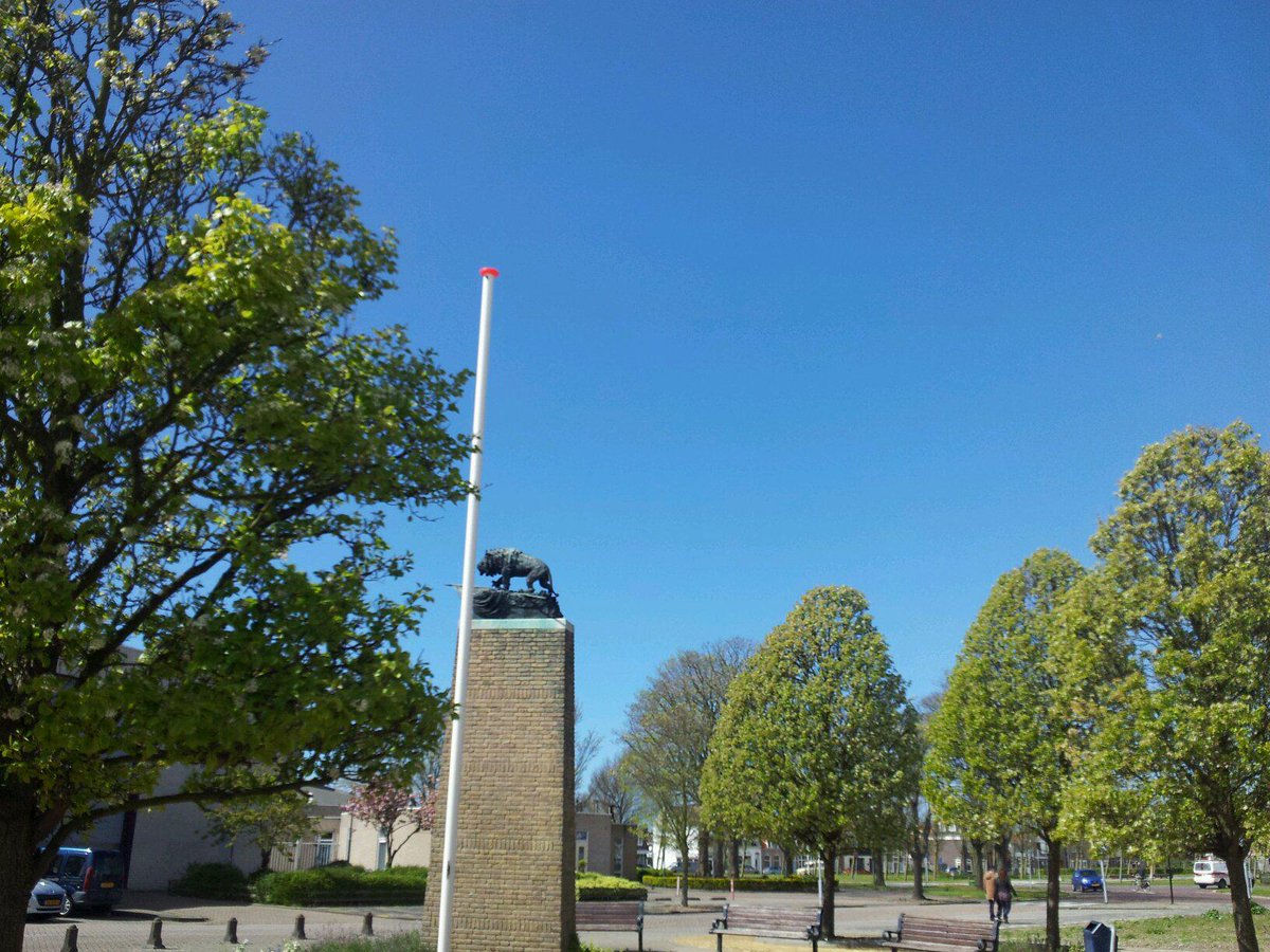 Voor wie al die regenfoto's op twitter zet: je bent dus op de verkeerde plek. #denhelderheeftdusechtdemeestezonuren