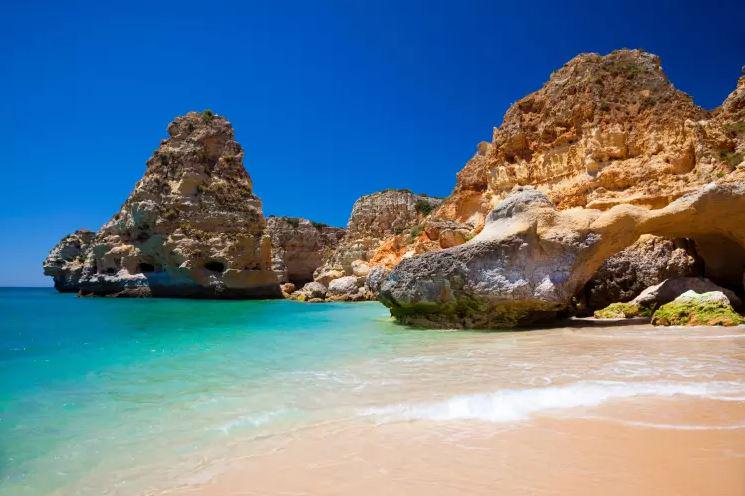 lonelyplanet's tweet photo. Where to find the best beaches in the #Algarve: http://t.co/eCFdnbDnUQ #lp #travel http://t.co/dxvmBiN1zQ