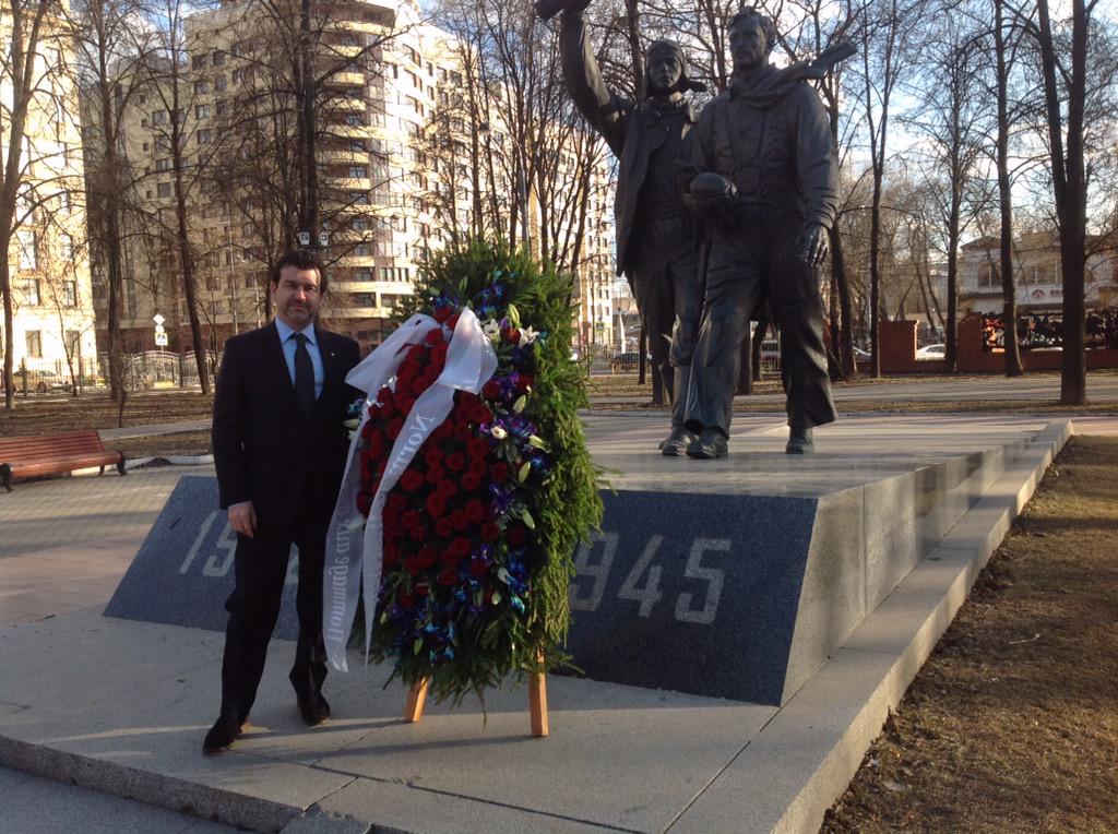 NicolasDHUICQ's tweet photo. Aucune réponse française de haut niveau quant à notre présence au défilé de la victoire à #Moscou erreur diplomatique http://t.co/n7ItErUcne