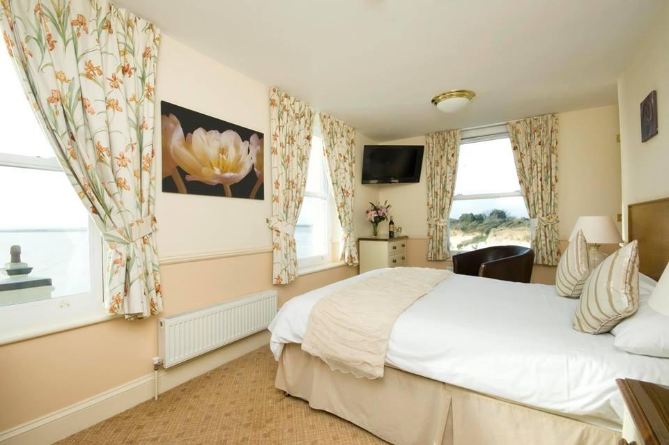 A glimpse of our rooms here at the Pegwell ....