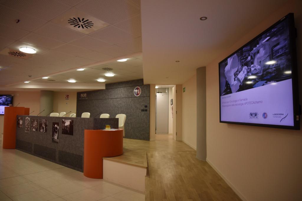 NicolaNigri's tweet photo. Prime Soddisfazioni... @DArpinoDarpino @LoccioniGroup @ospedaleperugia #innovazione #apotecachemo http://t.co/anVUCJcF51