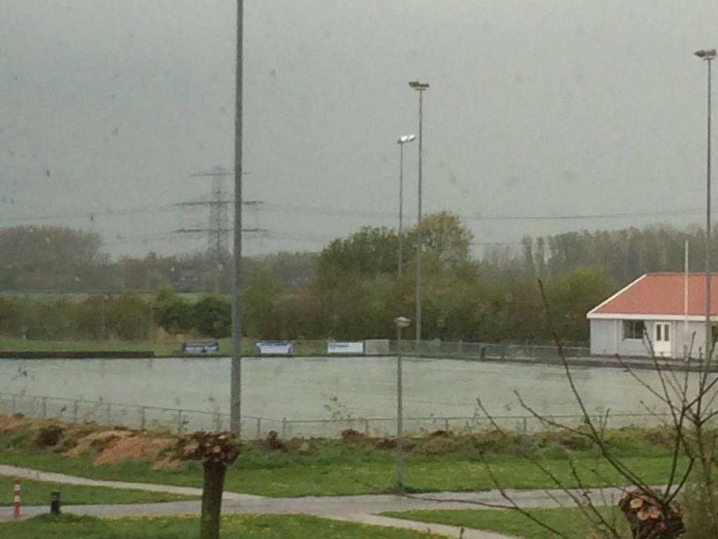 llschmidt's tweet image. Als het nu eens ging vriezen hadden we een ijsbaan voor de deur!