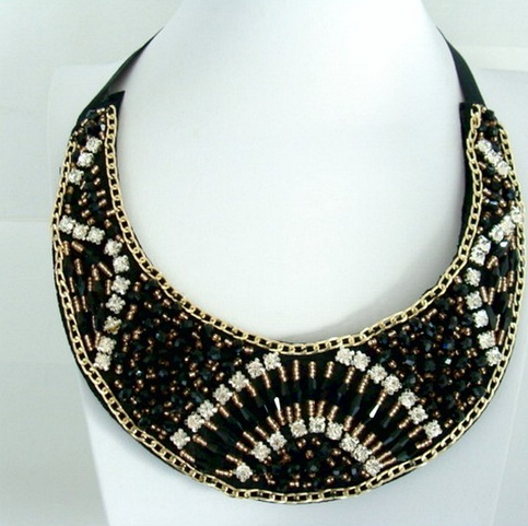 chiccomplemen's tweet photo. ¡Ponte elegante con este #collar elegante en color negro y dorado! Míralo aquí: http://t.co/iJekg7xTR5 #bisuteria http://t.co/h2TdBPGdME