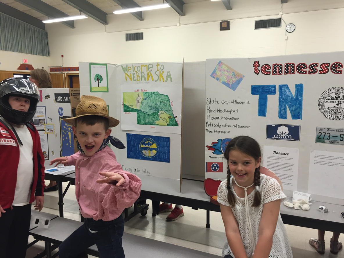 KcaveKim's tweet photo. State Fair at Dale Street-take the tour! #thanks Ms DiPesaandMrsBars #beproudbedale #medfieldps http://t.co/zGlLji5sBK