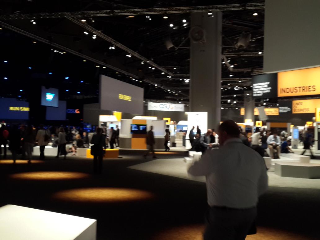 MelitoMonica's tweet photo. Comenzó el #SAPPHIRENOW con la apertura a cargo de @BillRMcDermott @ASUGArgentina http://t.co/JmSD0VnfLP