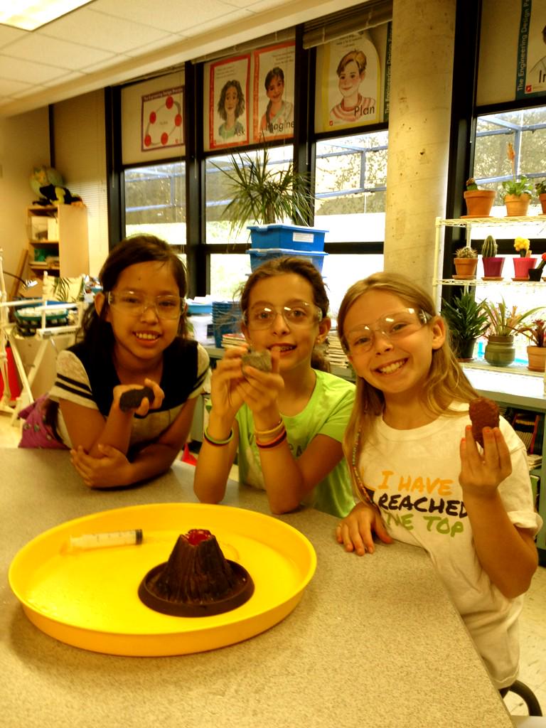 SmthSTEMScience's tweet photo. Learning about igneous rocks (and how they're formed)! http://t.co/3ipokojhTh
