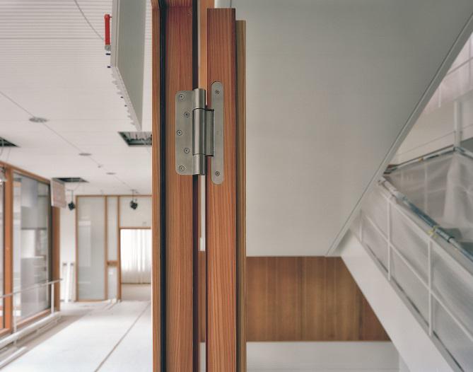 simonswerkuk's tweet photo. A narrow frame design seemed like a great idea..but what about hinges? Our planum compact will do the job #Hinges https://t.co/ksuH9YnD6t