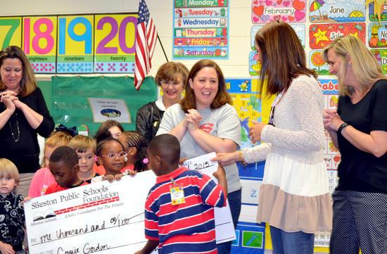 MidtownerVillge's tweet photo. Very cool!! Surprise #grants for #Sikeston #schools 
http://t.co/6ddFb3M3dE http://t.co/vbzVInMgB4