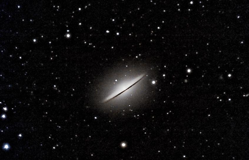 M-104 Galaxia de Sombrero. CEPybhTWIAEpAdn