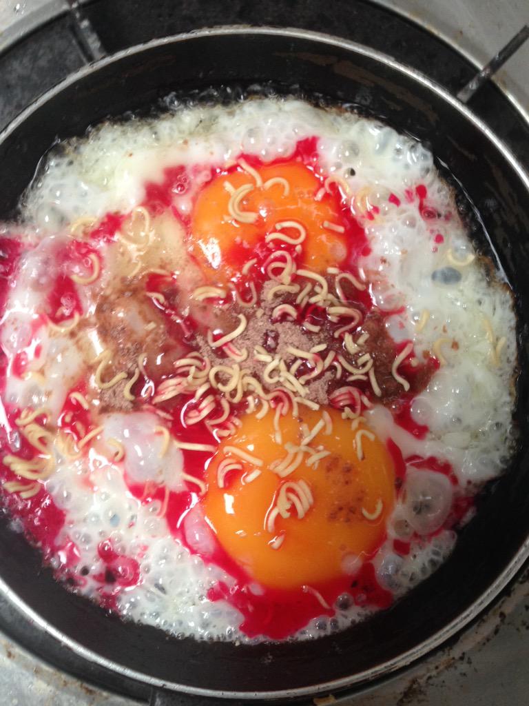 cyronx_'s tweet photo. ไข่มหายาน #มนธจรโชว์ไข่ เฟบสิมึงรอเหี้ยไร http://t.co/6lYhqLXESe