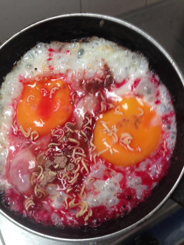cyronx_'s tweet photo. ไข่มหายาน #มนธจรโชว์ไข่ เฟบสิมึงรอเหี้ยไร http://t.co/6lYhqLXESe
