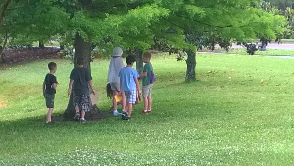 mrfarnumsclass's tweet image. Math scavenger hunt on Outdoor Day! #OutdoorEd #classjoy