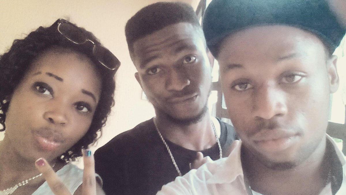 romeog_flame's tweet photo. thats me and my kul friends. me at the middle.poko http://t.co/anU4zAw67z
