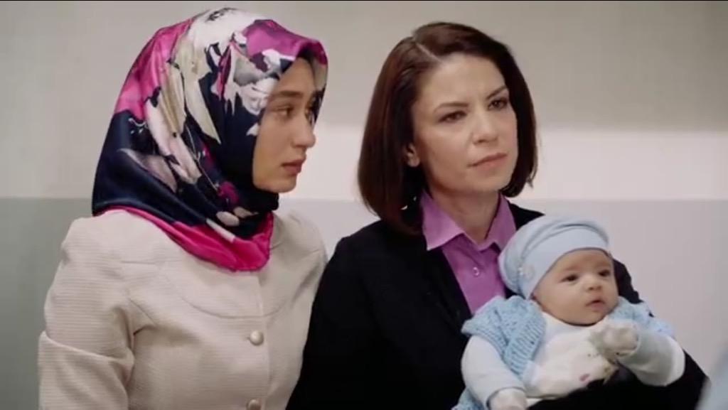 "Ne diyon dedecim yaw? Eleme ananemi de payçalasın o Kudret'i 😒" bakışım. Annemin şaşkınlığı... İlginç bi aileyiz 😎