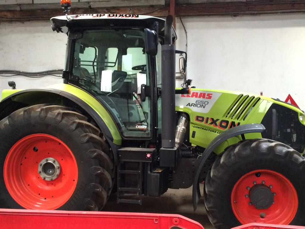 RPDRural's tweet photo. All stickered up ready to go thanks #TimEaves signs @CLAAS_Italia @CLAAS_America #rickerbys #tractortuesday http://t.co/fX2tGT0hmF