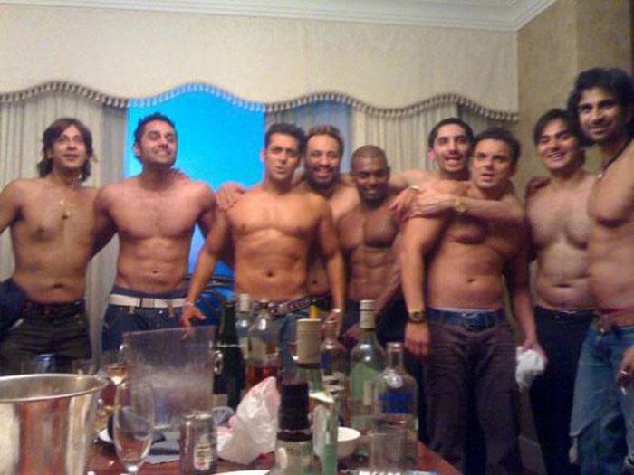 thebakwaashour's tweet photo. #WeLoveYouSalmanKhan when you let ur diver get drunk http://t.co/k8HHbJQm1l