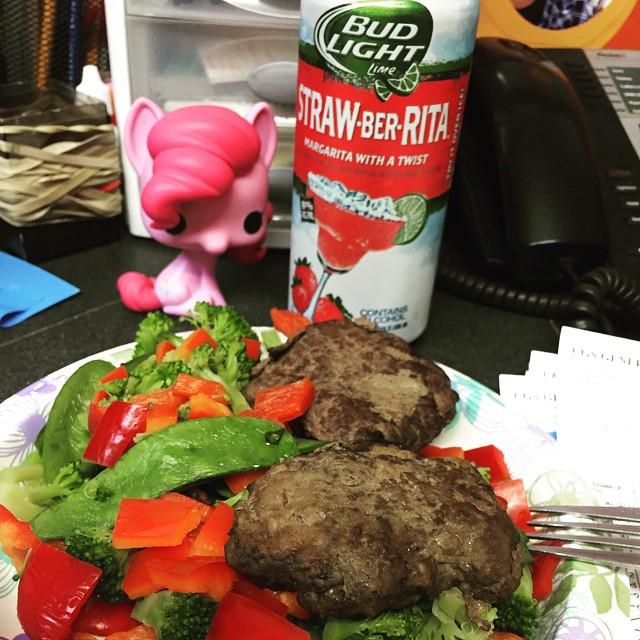 PinkieFanClub's tweet photo. Clean eating! Sort of... 😁 #faleo #pinkiepie #paleoish #strawberita #itsonlytuesday?! by amondopondo http://t.co/09RMy2avxY