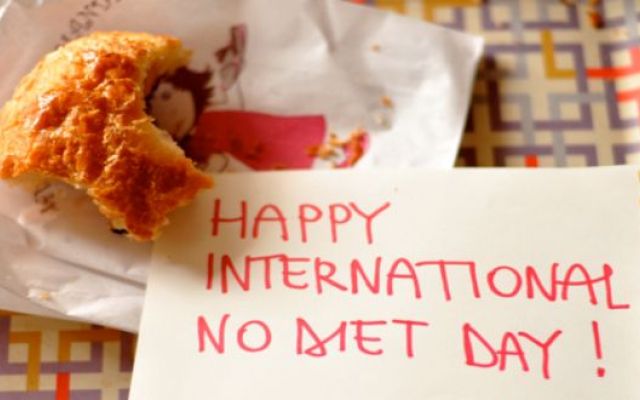 alimentazioni's tweet photo. Stop ai sacrifici per un giorno, domani 6 maggio è il "#NoDietDay" http://t.co/419c9FZLI5 http://t.co/dlcH4sBuMn