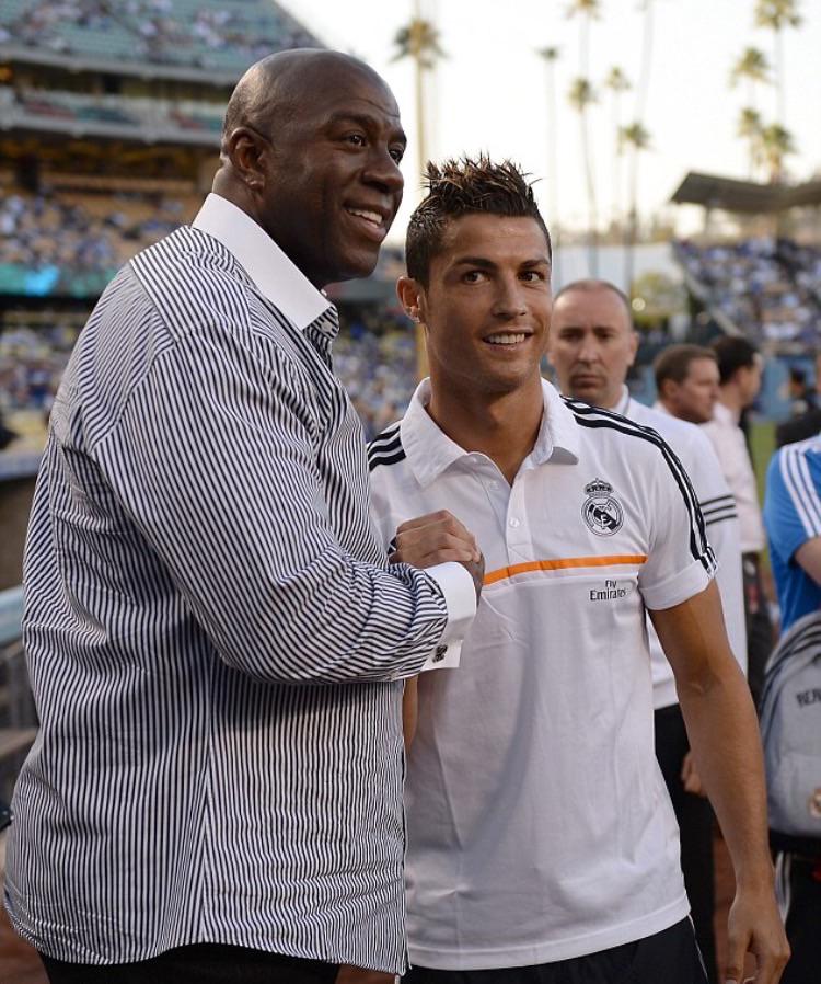 LAFC's tweet photo. #goLAzo. #championsleague @magicjohnson and @cristiano. #LAFC #dodgers #realmadrid http://t.co/jZjDTZhE89
